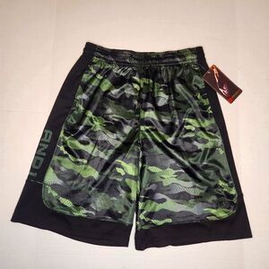 AND1 basketball shorts 🏀 In Green camo (LARGE)